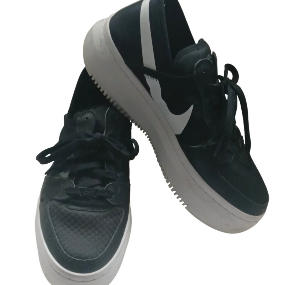 Nike Women's Black and White Sneakers